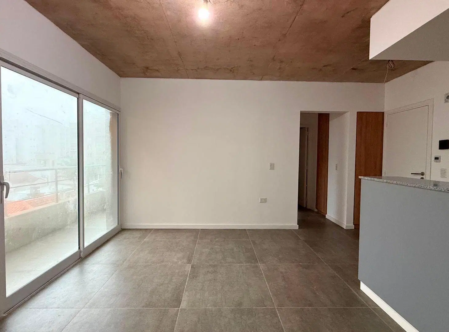 VENTA 2 AMBIENTES SEMIPISO LA PERLA A ESTRENAR 3
