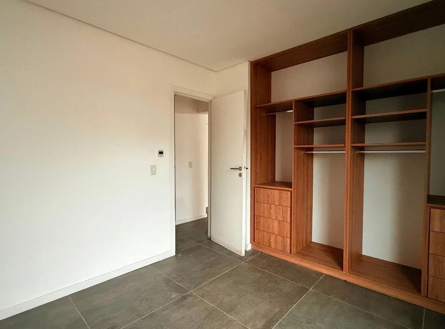 VENTA 2 AMBIENTES SEMIPISO LA PERLA A ESTRENAR 8