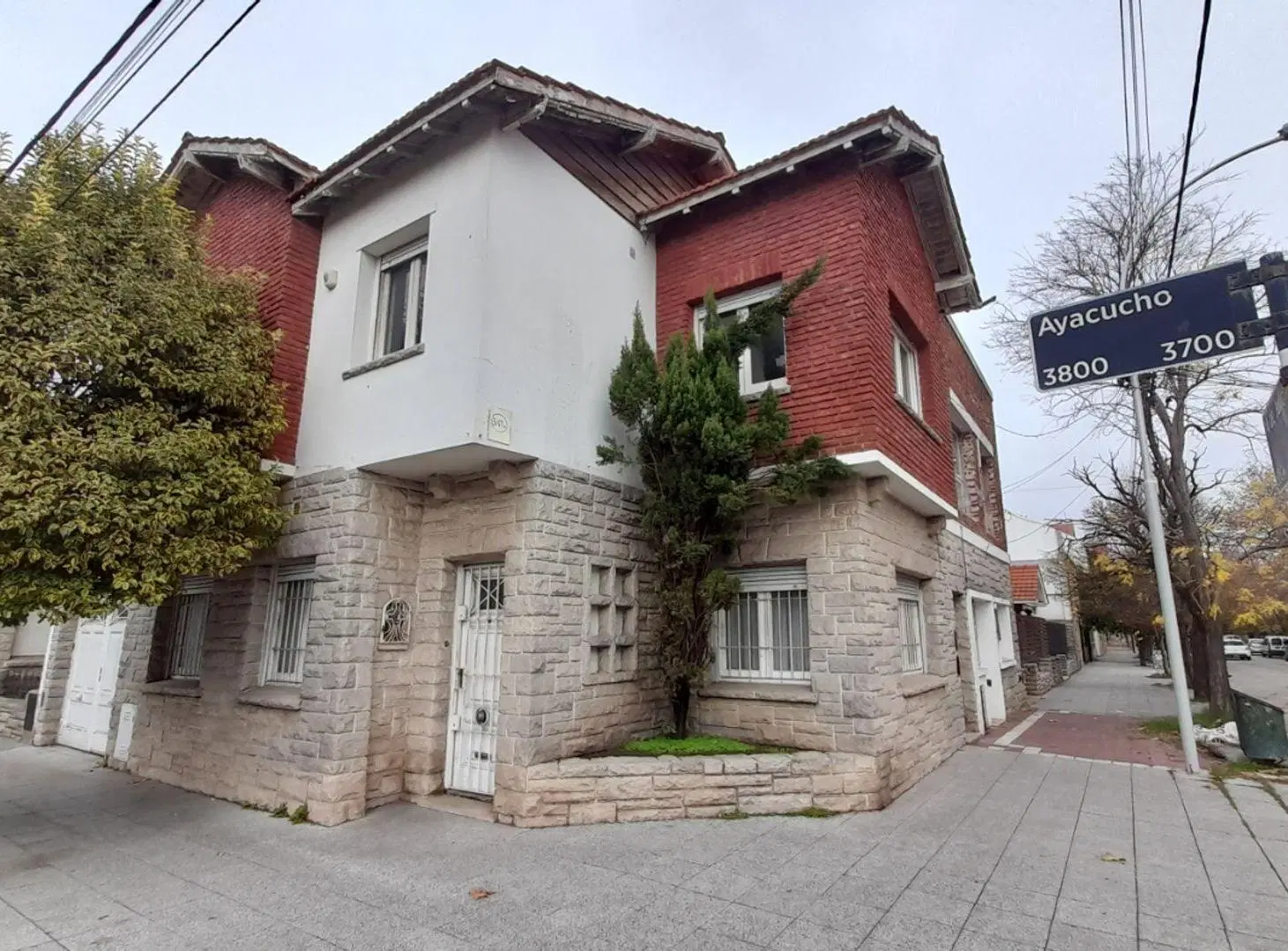 VENTA CASA 4 AMBIENTES CON GARAGE LA PERLA 2