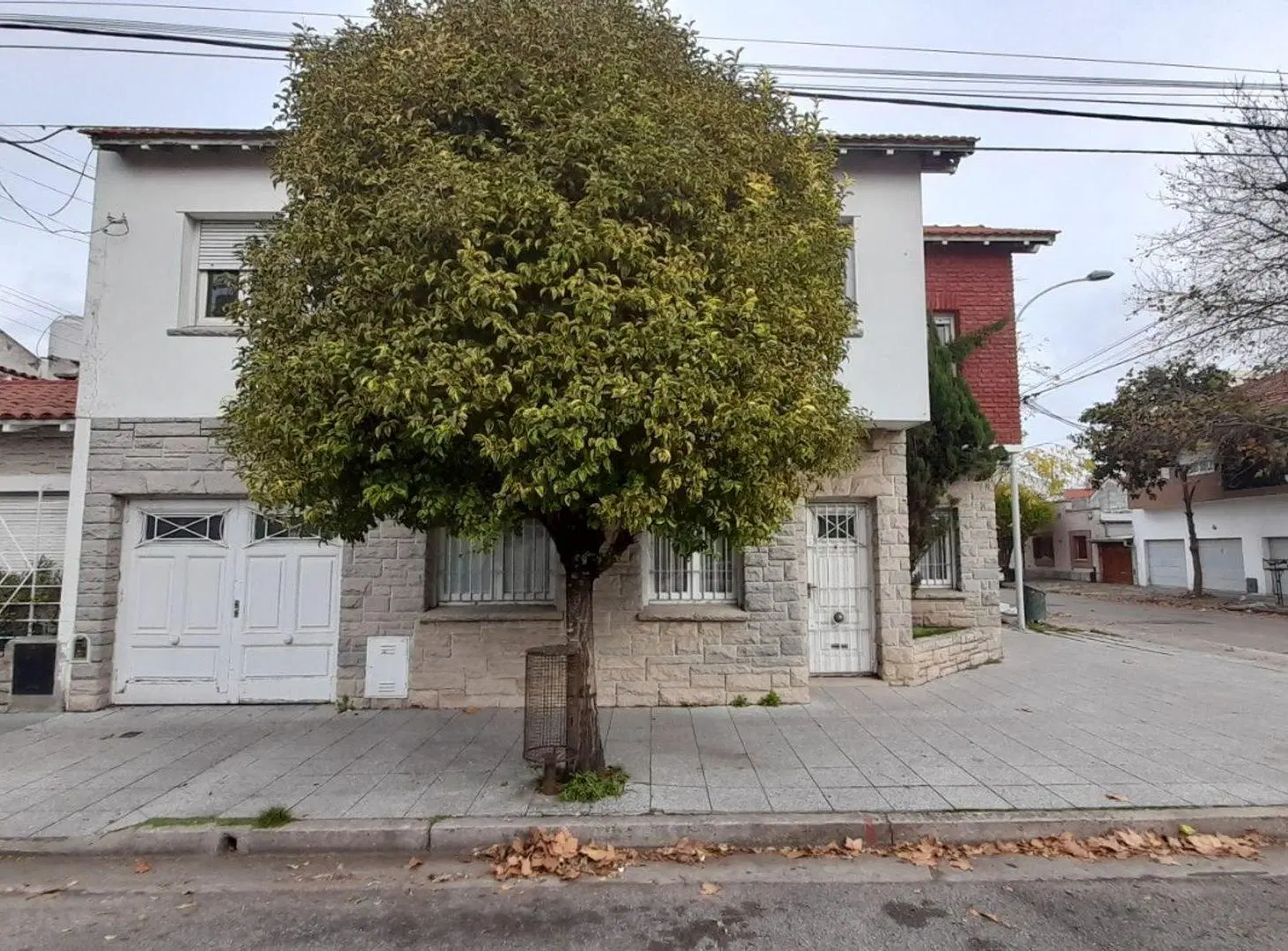 VENTA CASA 4 AMBIENTES CON GARAGE LA PERLA 5