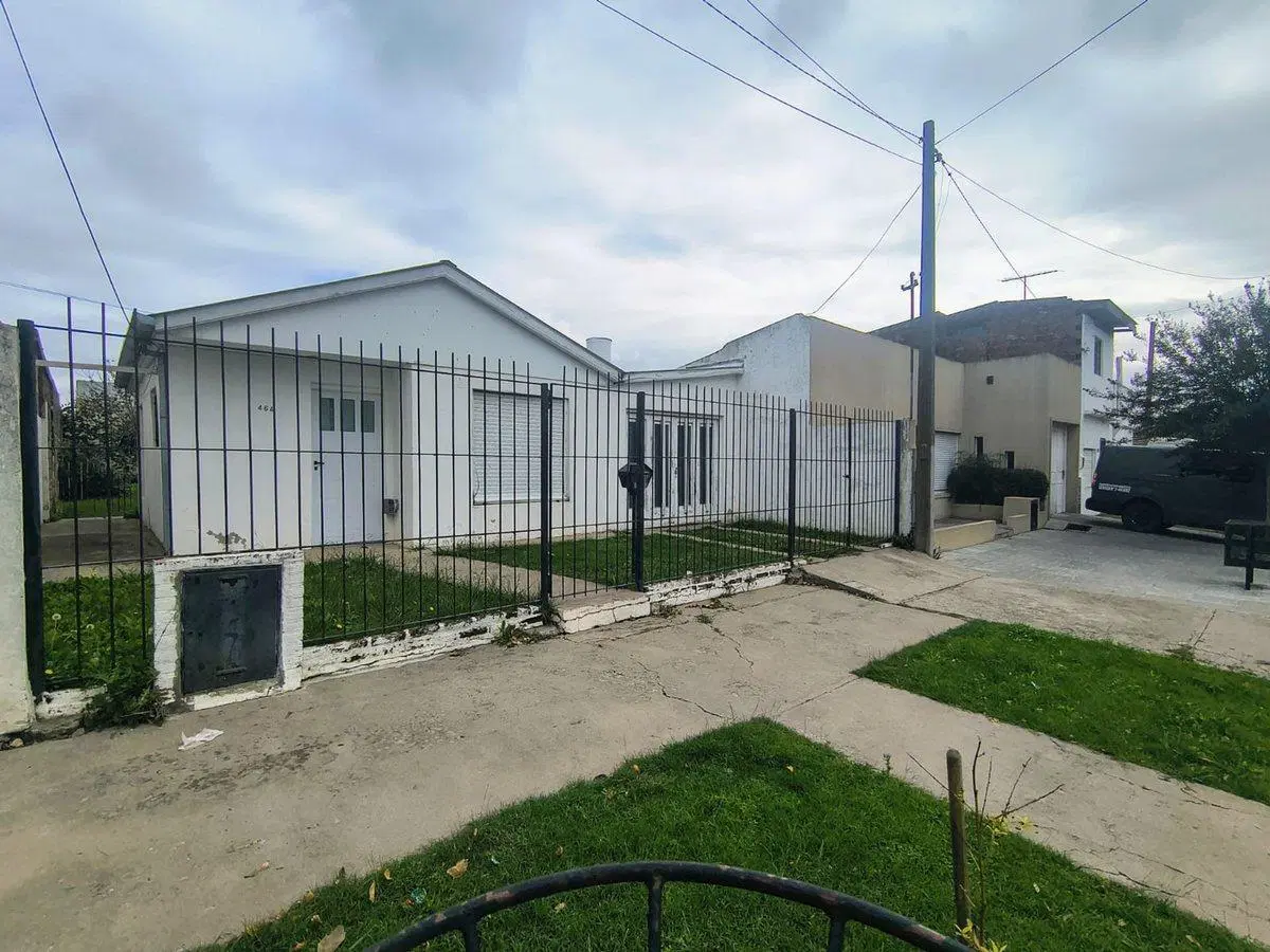 VENTA CASA 2 AMBIENTES EN BALCARCE CON GRAN PARQUE 1