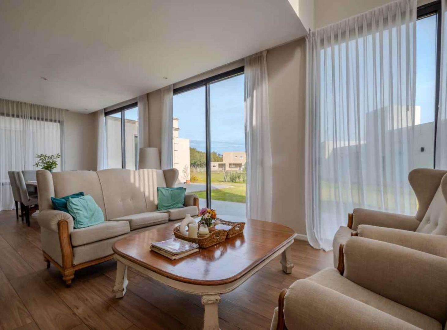 Foto de VENTA Casa Barrio Tierras del Mar Lote 775m2 Gas, imagen 5