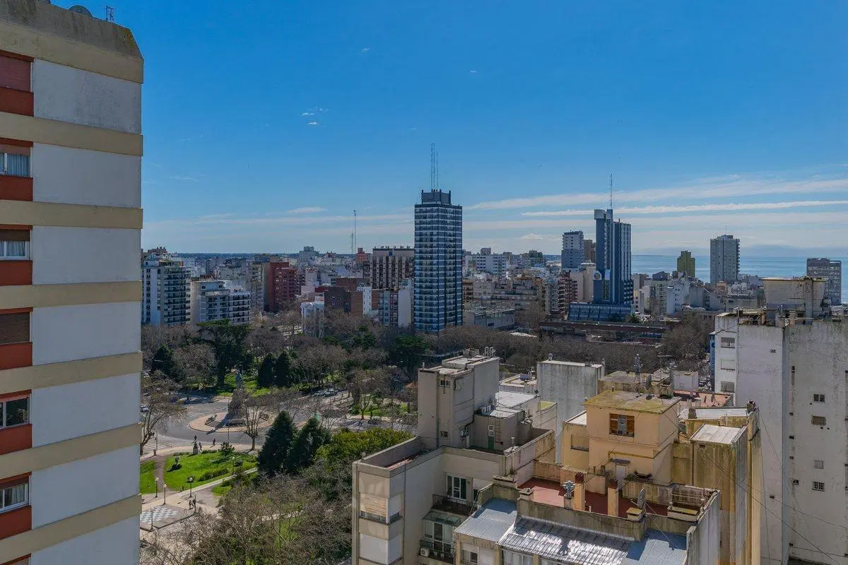 VENTA DEPARTAMENTOS 4 AMBIENTES CENTRO 2
