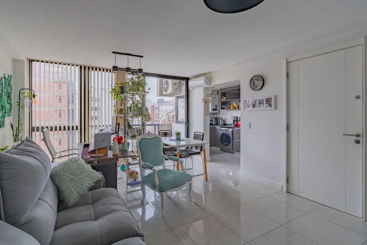 VENTA 3 AMBIENTES SEMI PISO AL FRENTE MODERNO 1