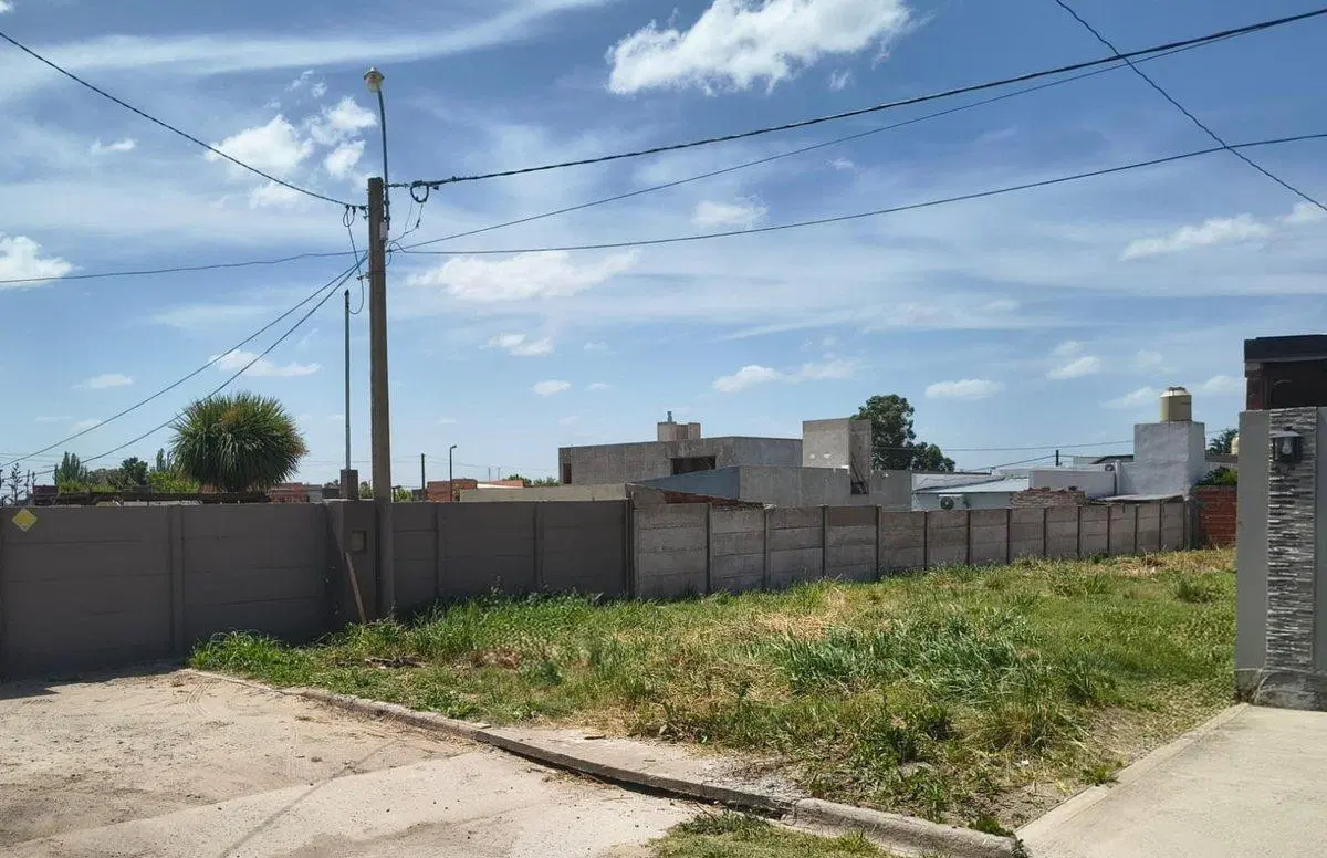 VENTA LOTE 302 Mts2 , BARRIO "GOLDEN 2" BALCARCE 4