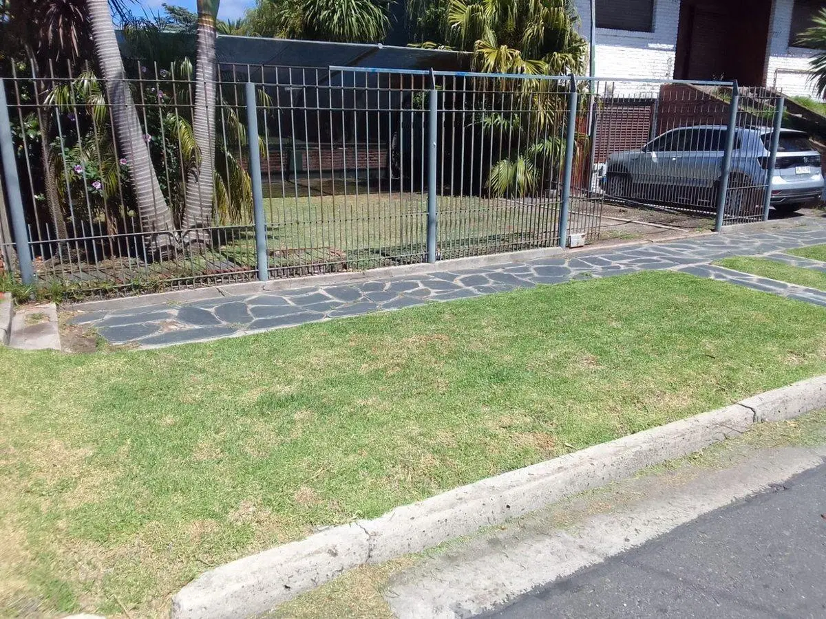 VENTA LOTE 450 M2 CON MEJORAS EN PUNTA MOGOTES 8