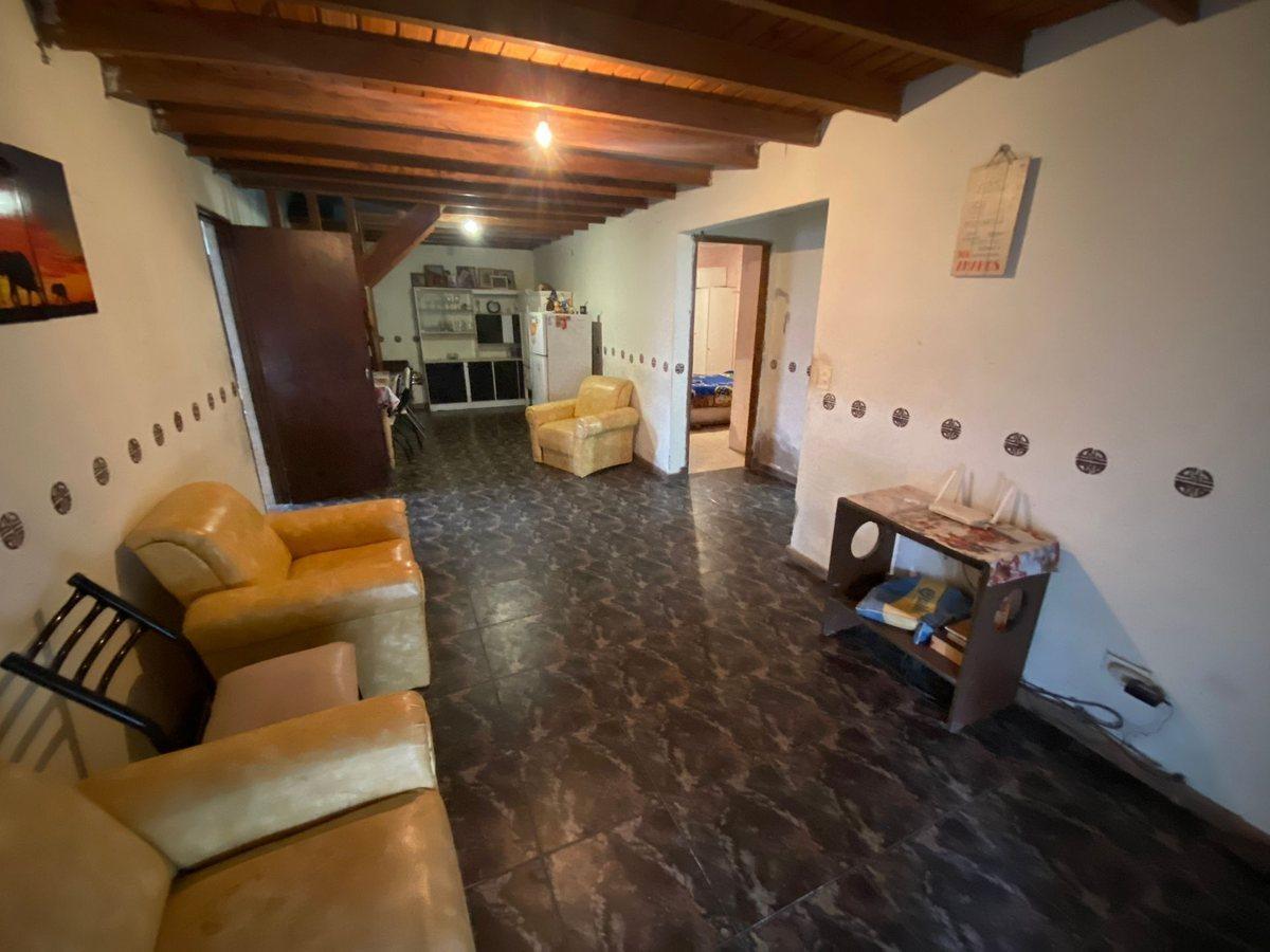 Foto de VENTA CASA 4 AMB CON PARQUE Y COCHERA, imagen 2