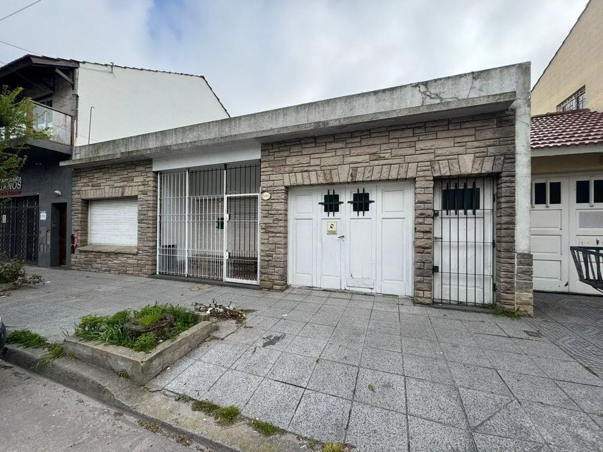 VENTA CASA 4 AMB CON PARQUE A RECICLAR SAN JOSE 1