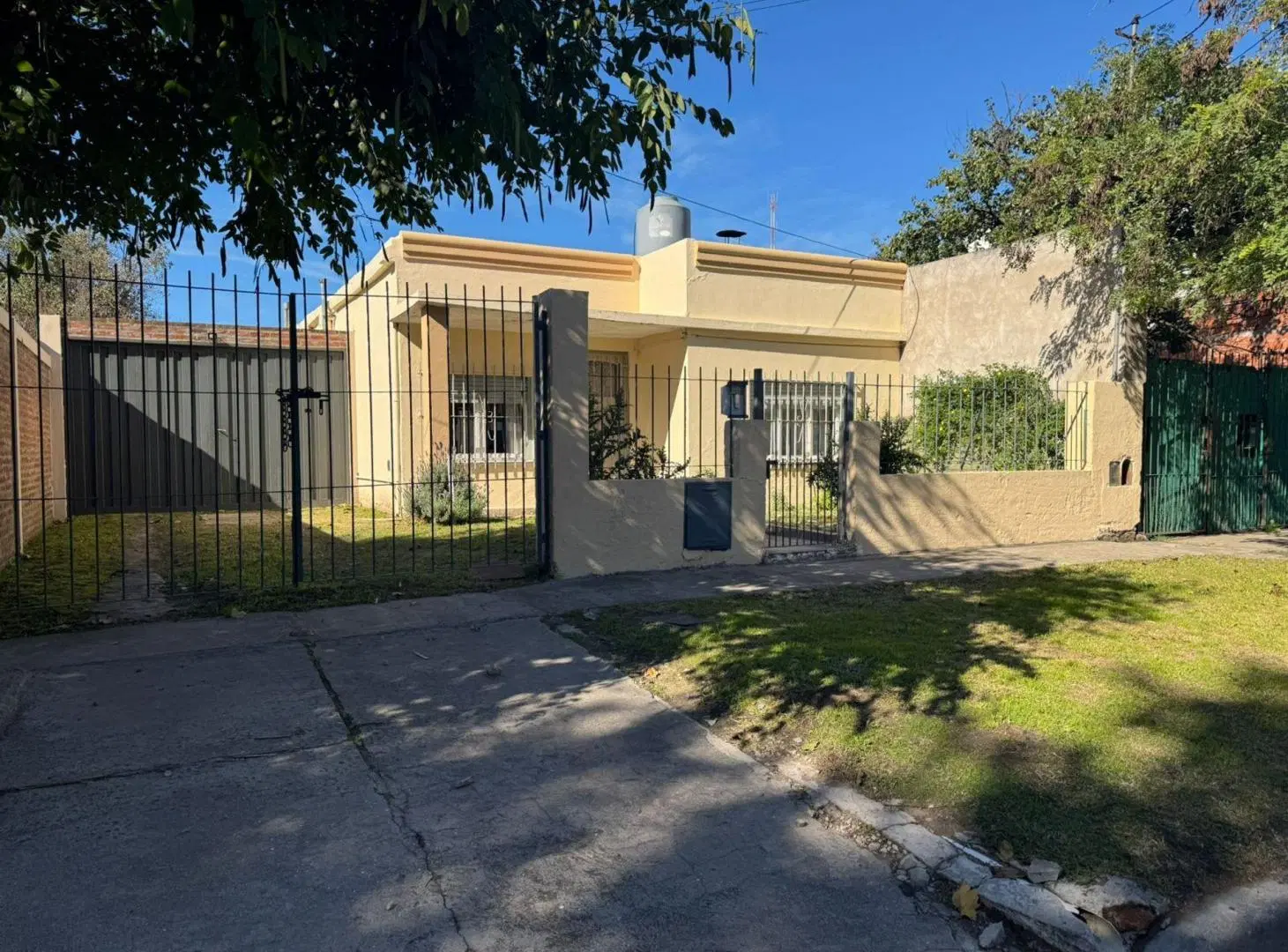 VENTA CASA 3 AMB CON PATIO Y COCHERA 4