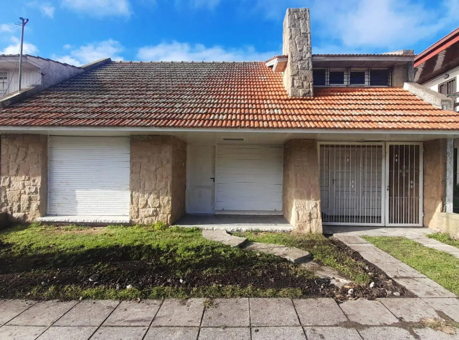 CASA EN VENTA 4 AMBIENTES MOGOTES APTO CREDITO 1