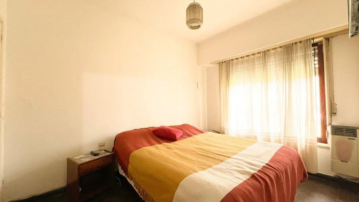 venta casa 4 ambientes + departamento  Los Pinares 2