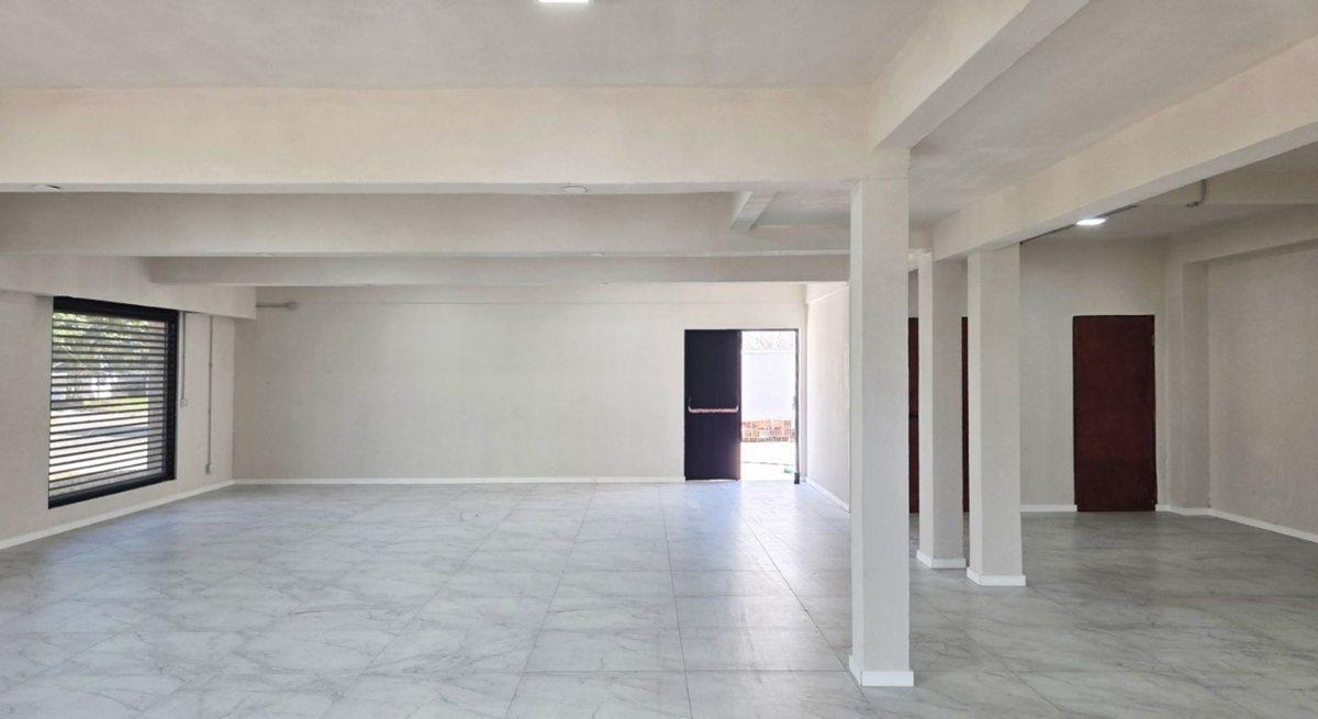 Foto de VENTA LOCAL COMERCIAL CON PLAYON Y GARAGE, imagen 5