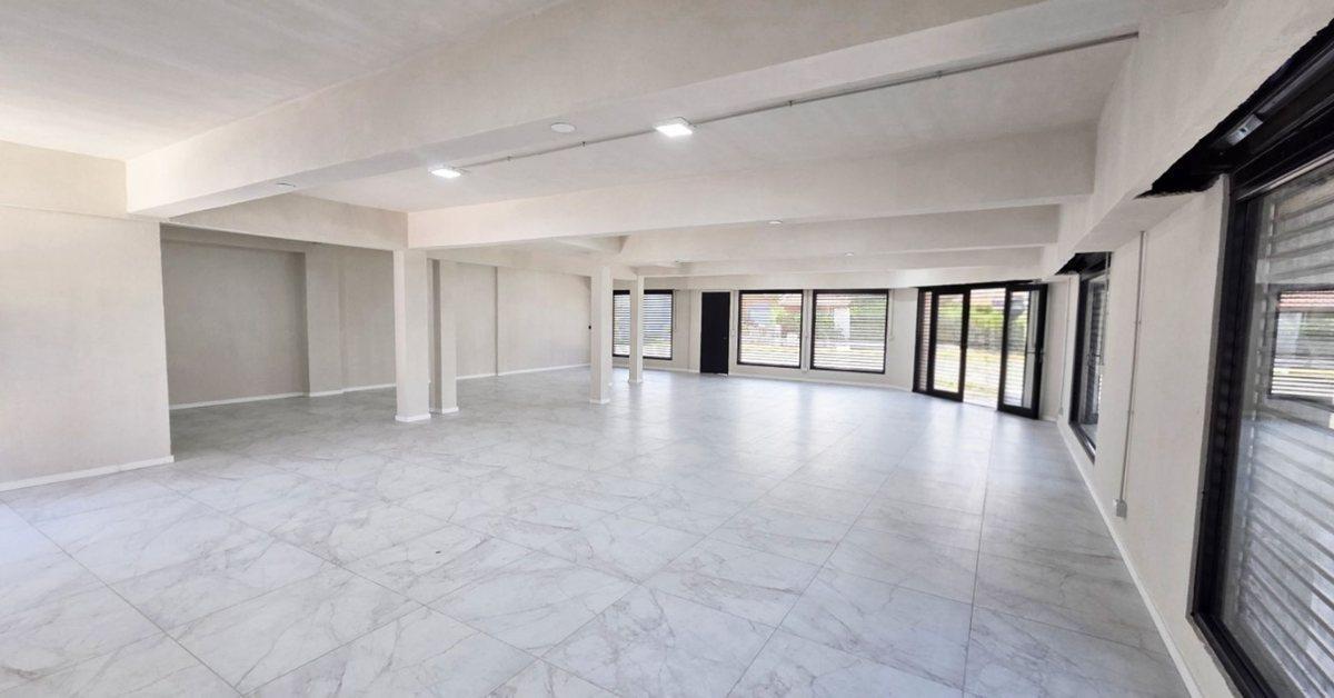 Foto de VENTA LOCAL COMERCIAL CON PLAYON Y GARAGE, imagen 1