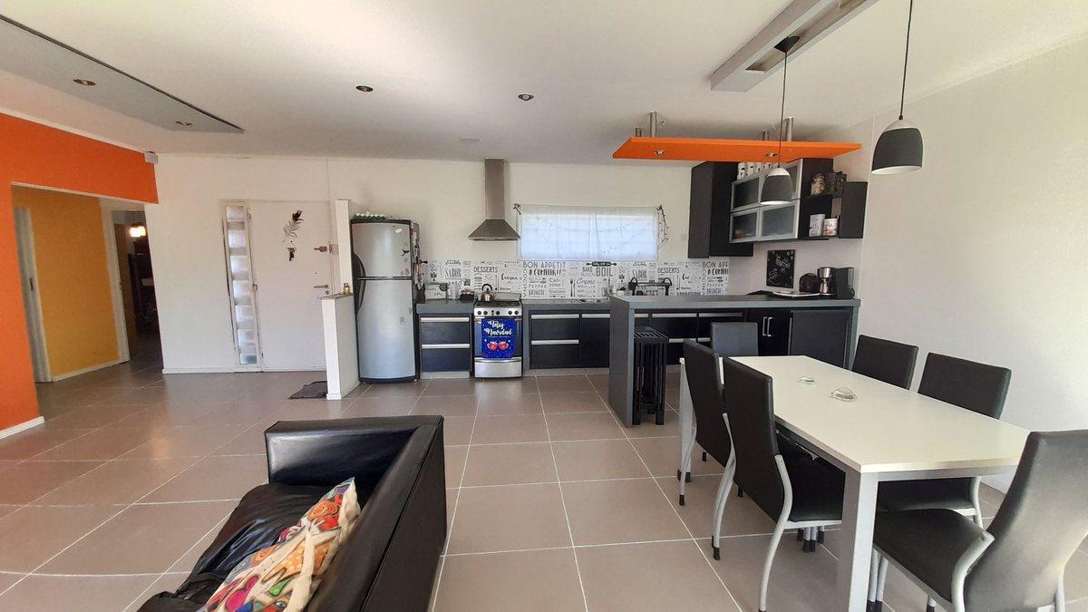 Foto de VENTA CASA 3 AMB MODERNA CON PARQUE Y GARAGE, imagen 1