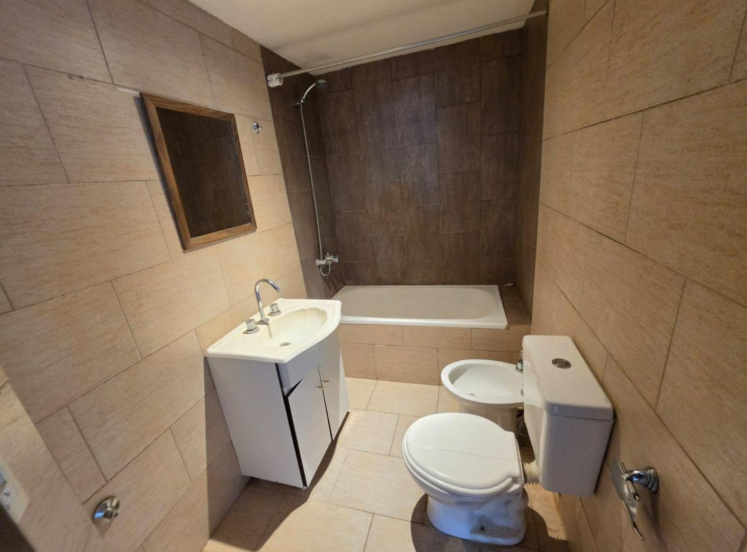 Foto de VENTA PH 2 AMBIENTES CON PATIO POMPEYA OPORTUNIDAD, imagen 2