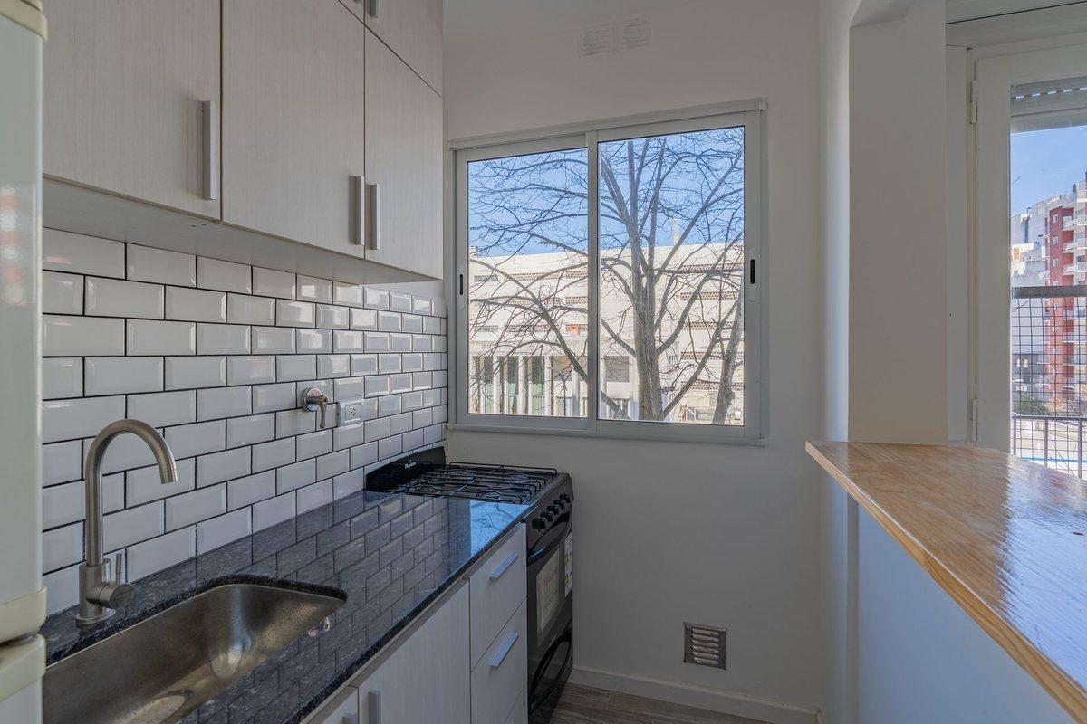 Foto de VENTA DEPTO 2 AMB COLON FRENTE RECICLADO BALCON, imagen 4