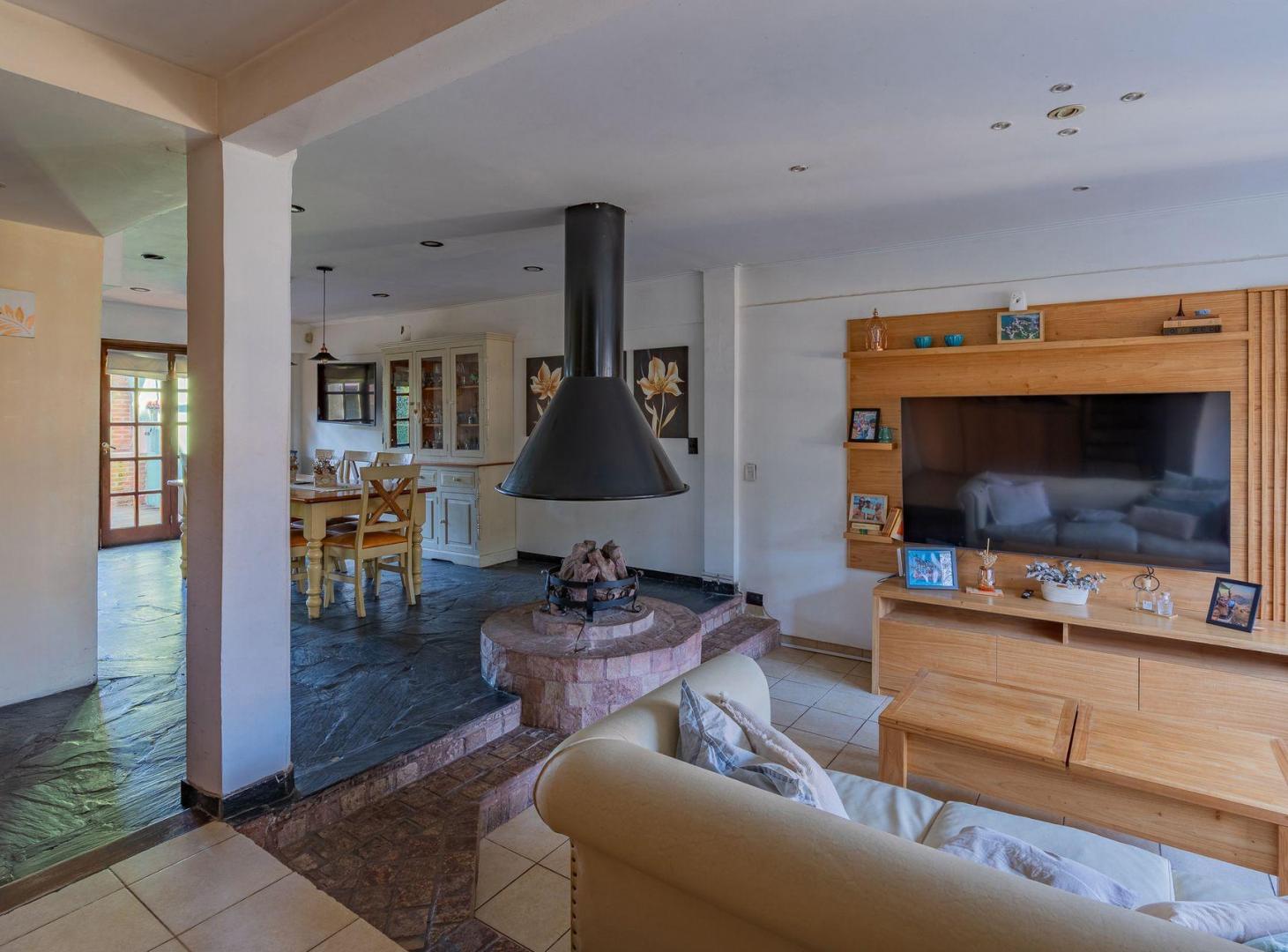 Foto de VENTA Casa 4amb c/Garage Doble y Parque | Colinas, imagen 1