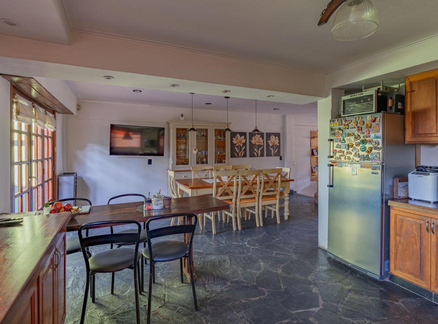 Foto de VENTA Casa 4amb c/Garage Doble y Parque | Colinas, imagen 2