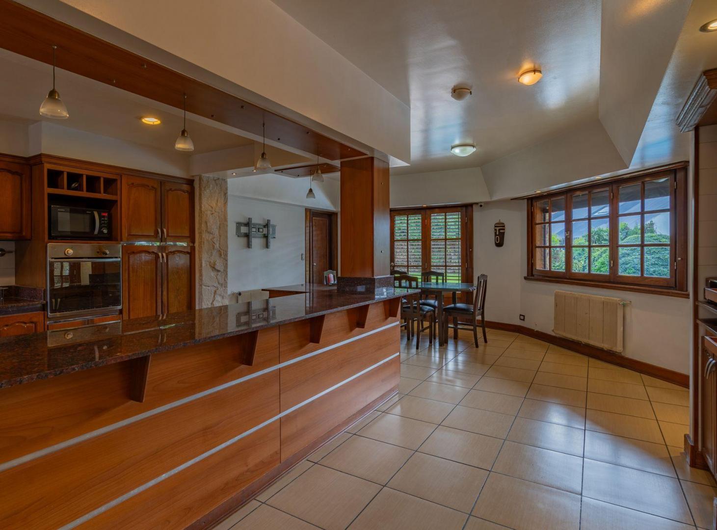Foto de Venta chalet 6 ambientes con pileta San Carlos, imagen 2