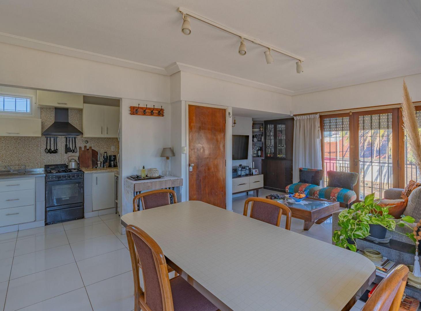 Foto de Venta PH 3 ambientes cochera quincho Sarmiento, imagen 1