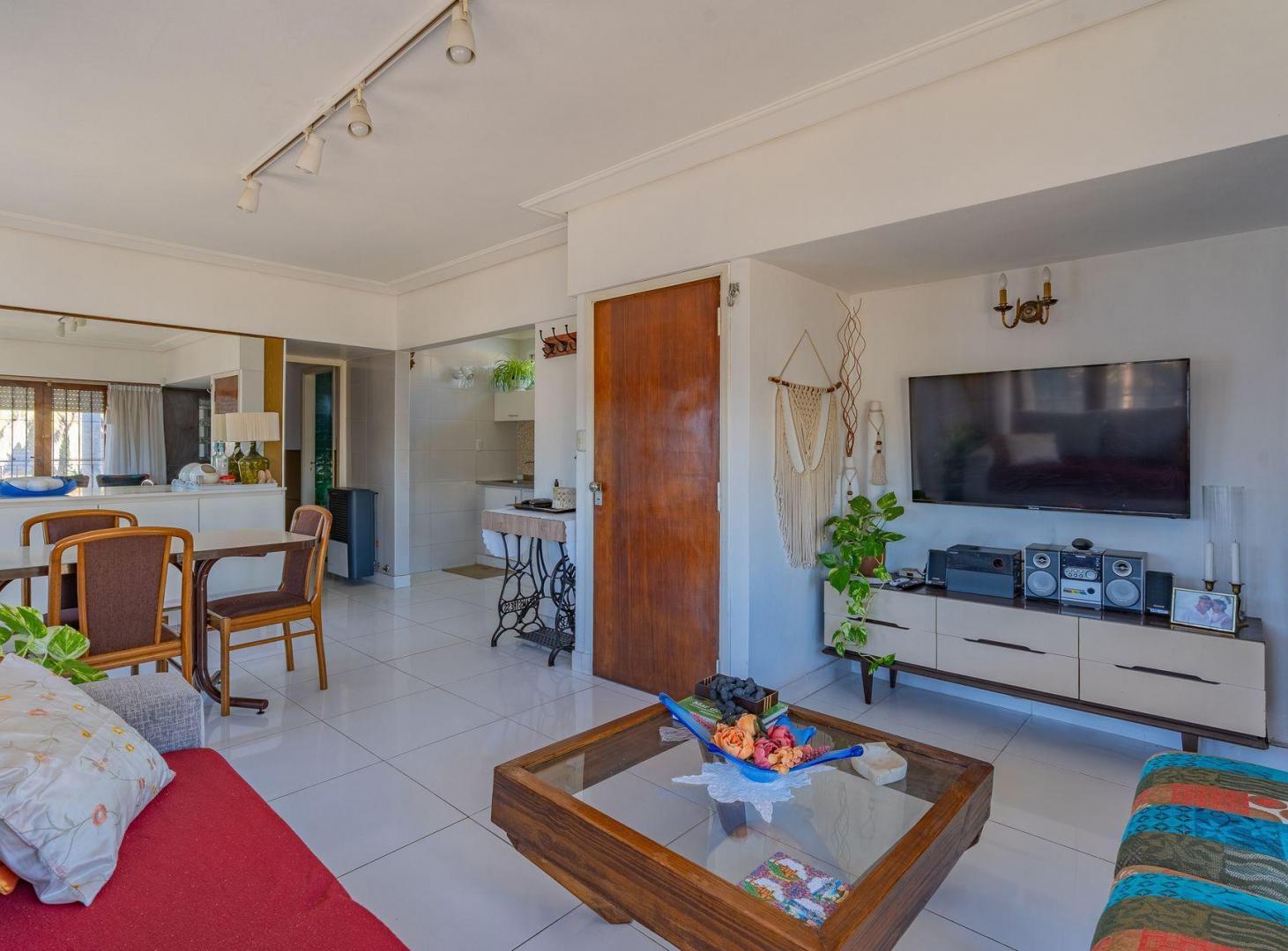Foto de Venta PH 3 ambientes cochera quincho Sarmiento, imagen 2