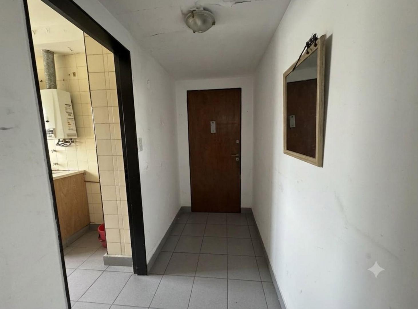 Foto de VENTA DTO 2 AMB A RECICLAR CENTRO FRENTE BALCON, imagen 3