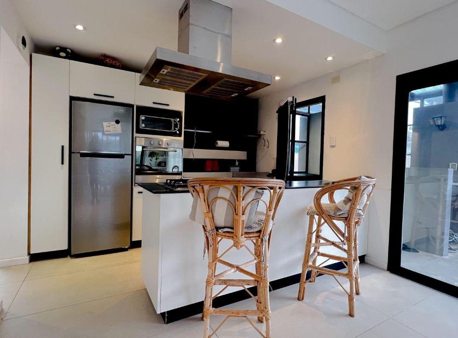 Foto de VENTA CASA 5 AMBIENTES + MONOAMB. LOS ACANTILADOS, imagen 4
