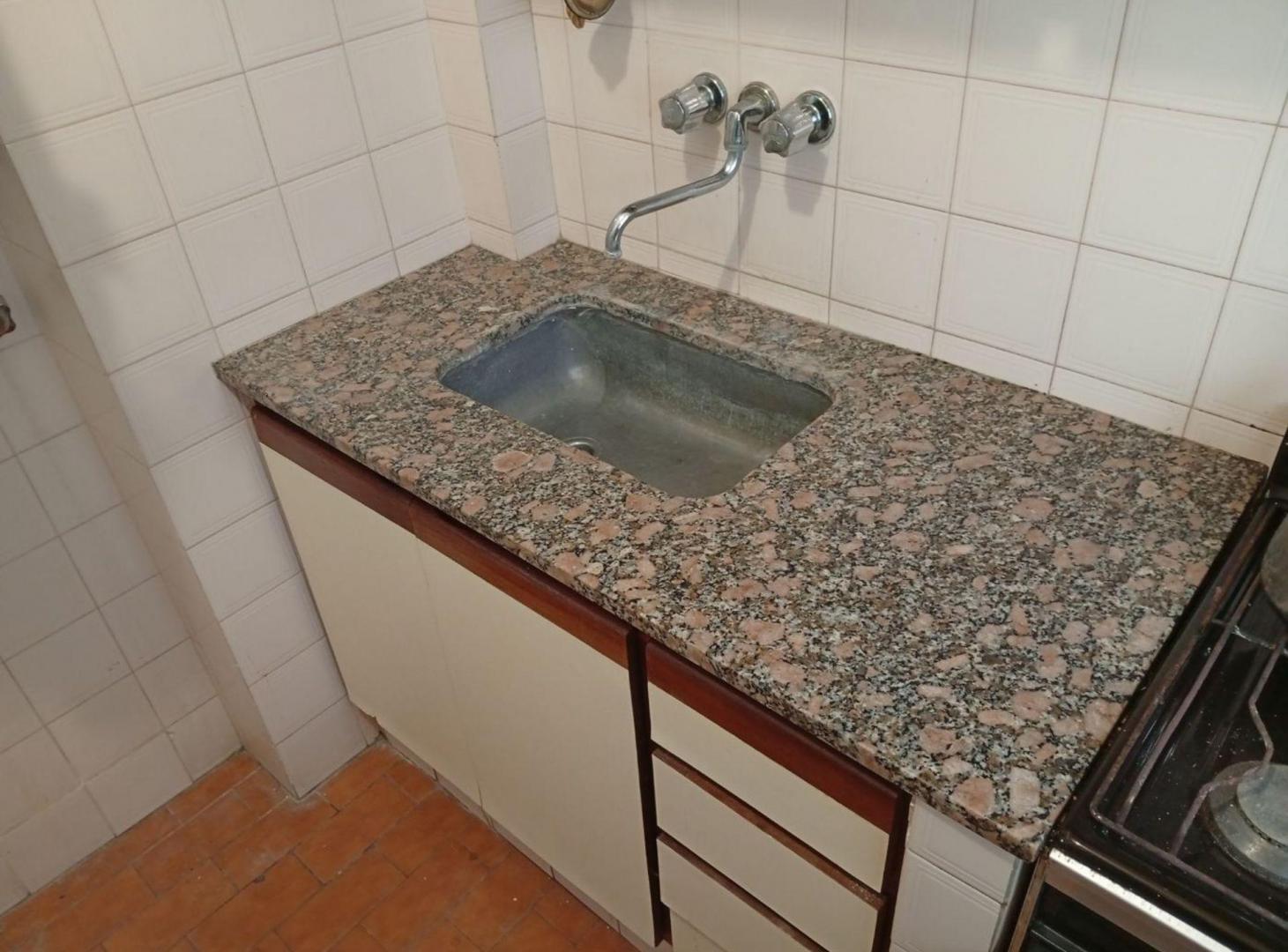 Foto de VENTA DEPARTAMENTO 2 AMB MUY LUMINOSO GUEMES, imagen 3
