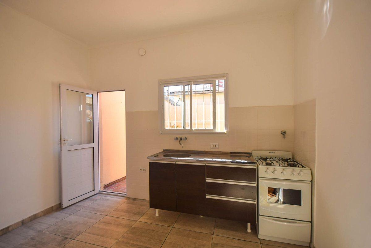 Foto de VENTA CASA PH 3 AMBIENTES PB FRENTE PATIO SAN JOSÉ, imagen 2