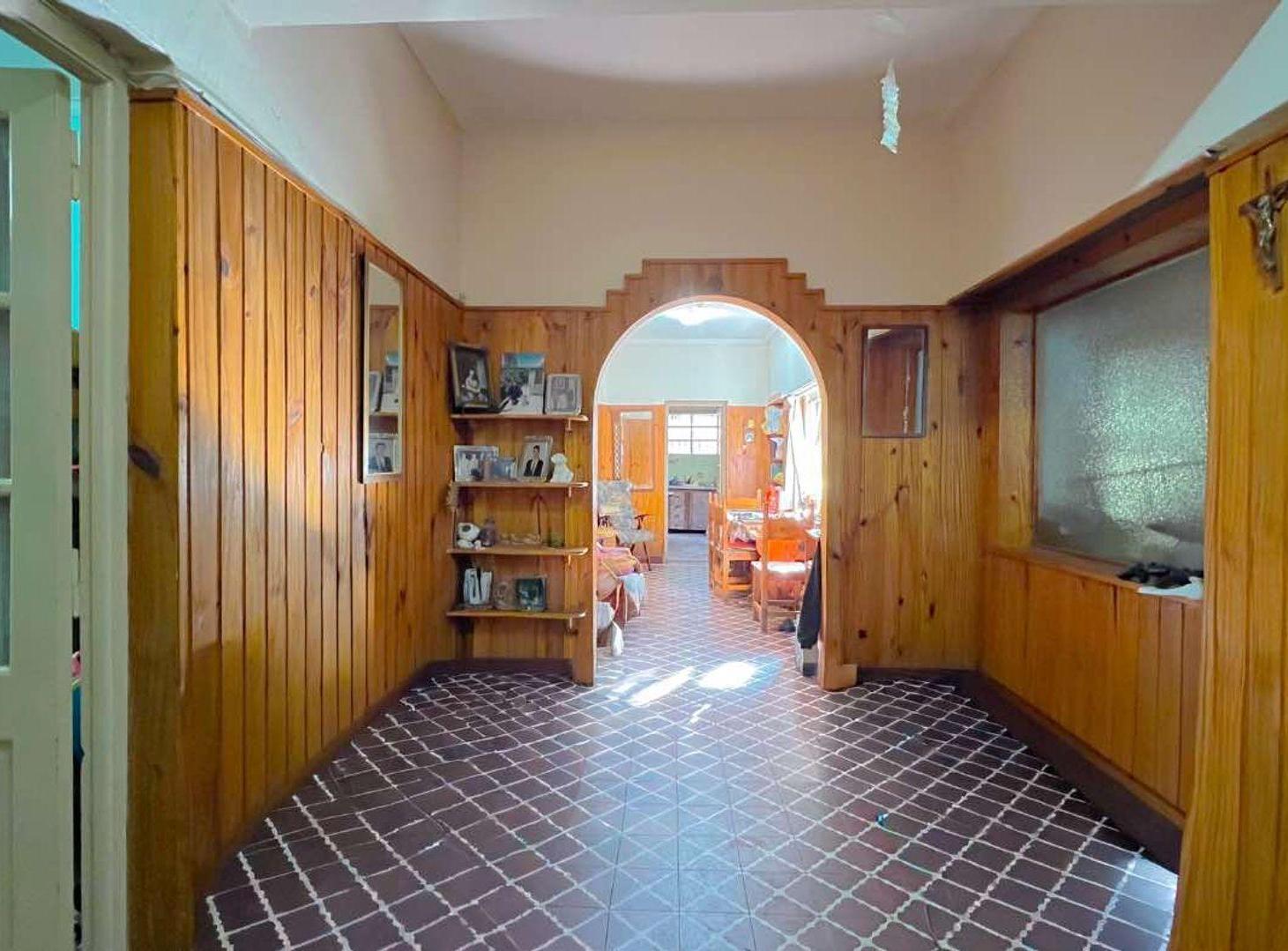 Foto de VENTA CASA CON LOCAL Y GARAGE A RECICLAR, imagen 3