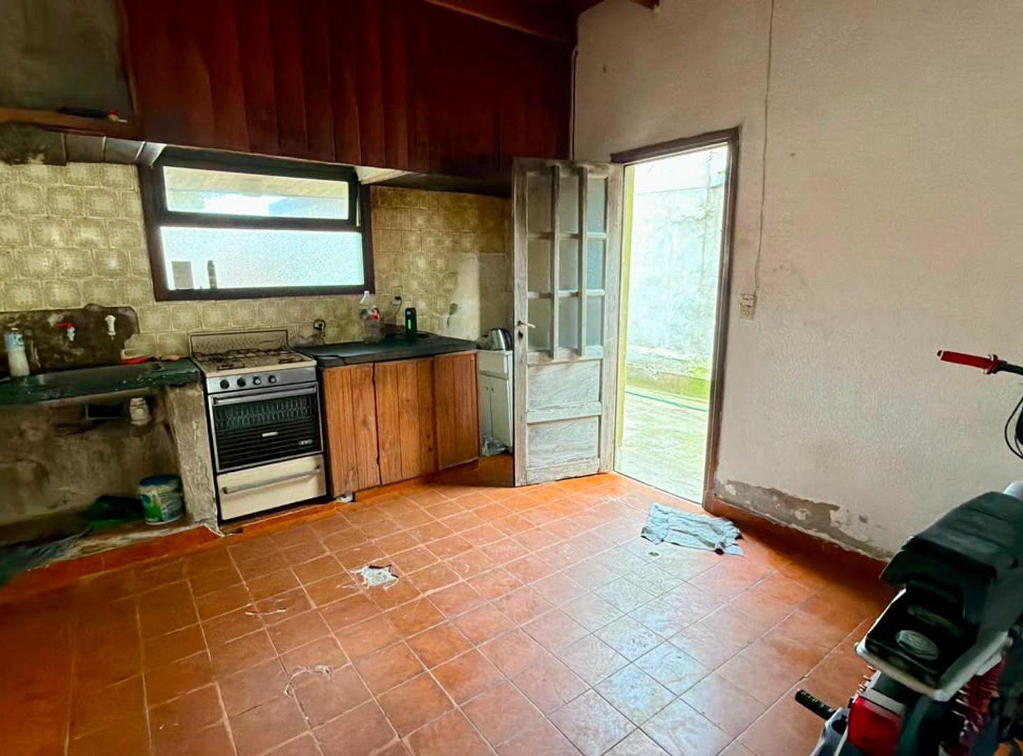 Foto de Venta PH tipo casa 3 ambientes, jardin, a reformar, imagen 2
