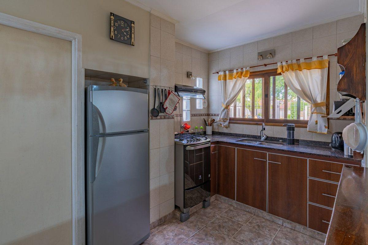 Foto de VENTA CASA 5 AMBIENTES PUNTA MOGOTES GRAN JARDIN, imagen 5