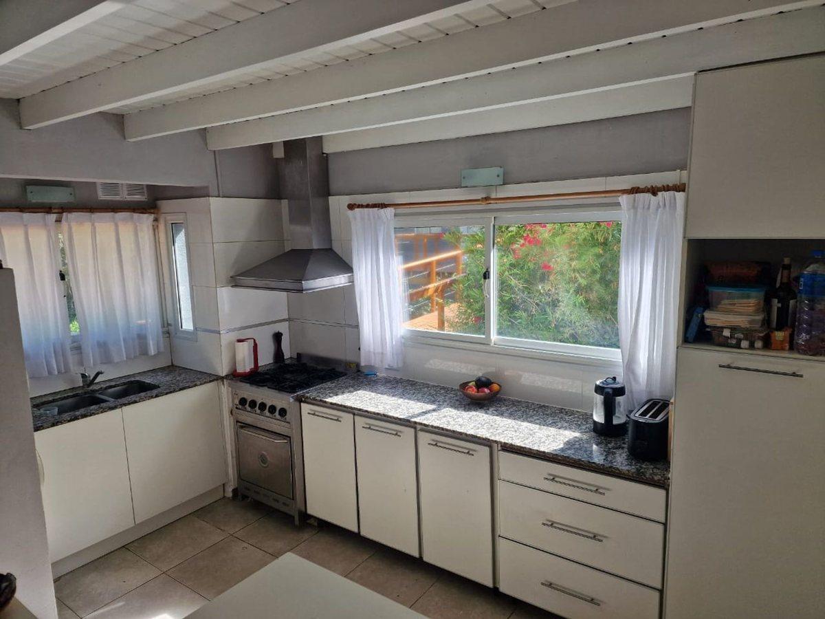 Foto de CASA 4 AMB CON PILETA SIERRA DE LOS PADRES PERMUTA, imagen 1