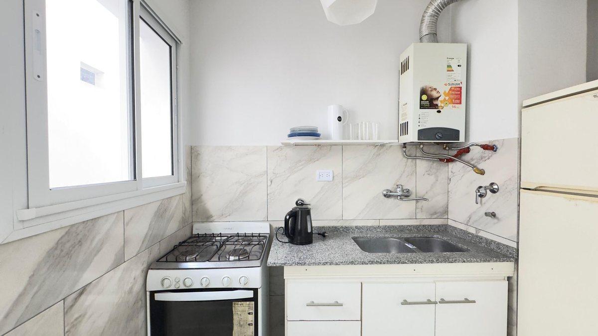 Foto de VENTA DEPARTAMENTO 2 AMB. AMOBLADO Y EQUIPADO, imagen 2