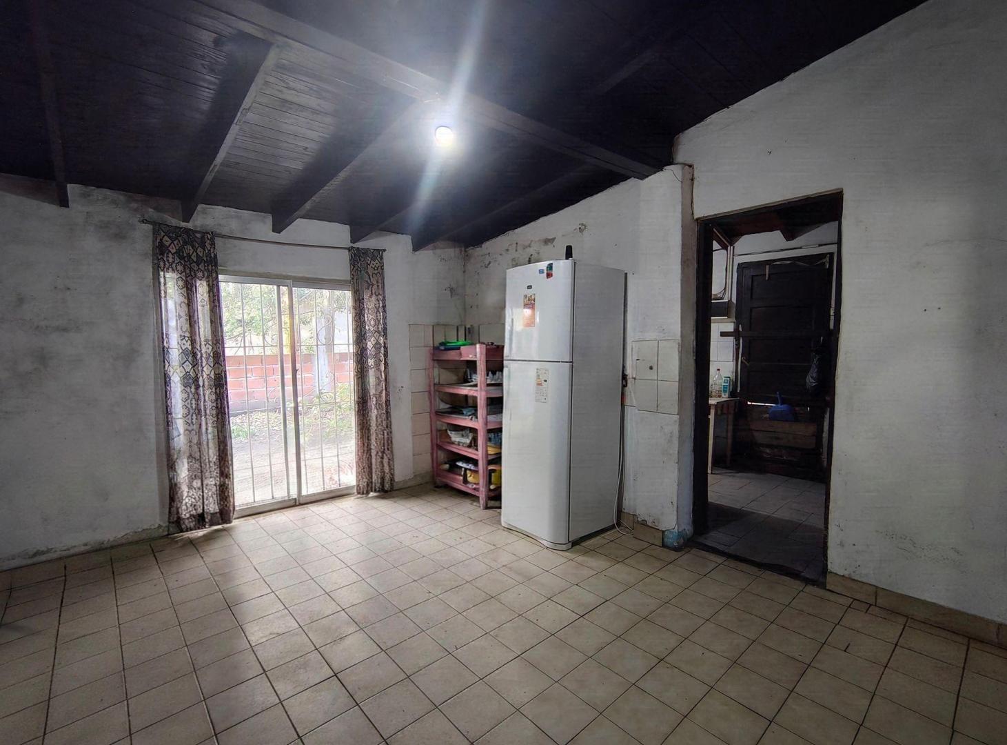 Foto de VENTA EN BLOCK: 4 DPTOS 2 GALPONES CASA Y 2 LOTES, imagen 2