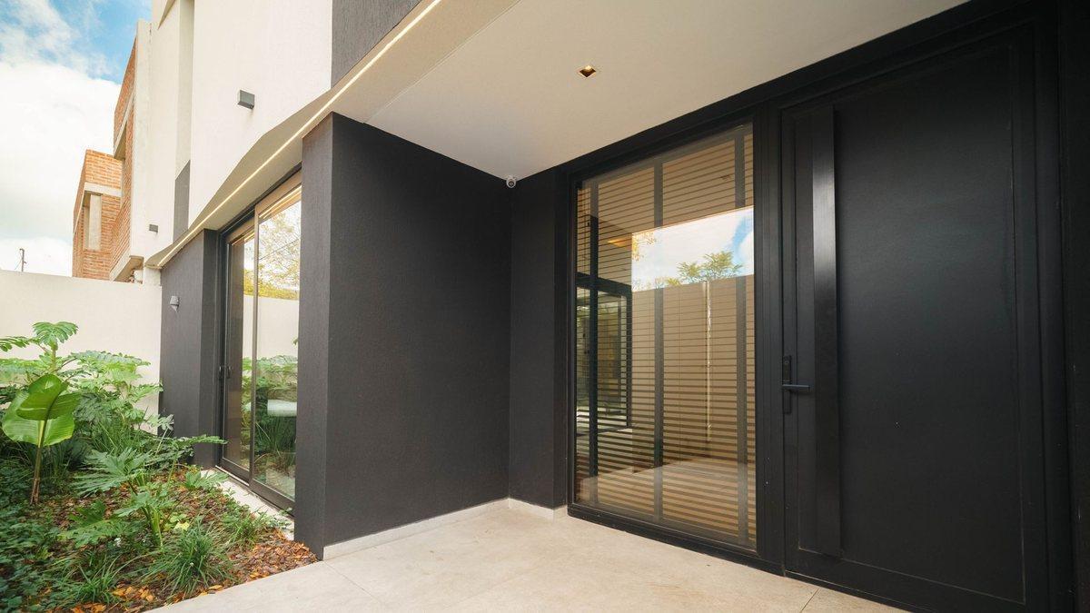 Foto de VENTA CASA A ESTRENAR 3 o 4 AMB CON PISCINA, imagen 1