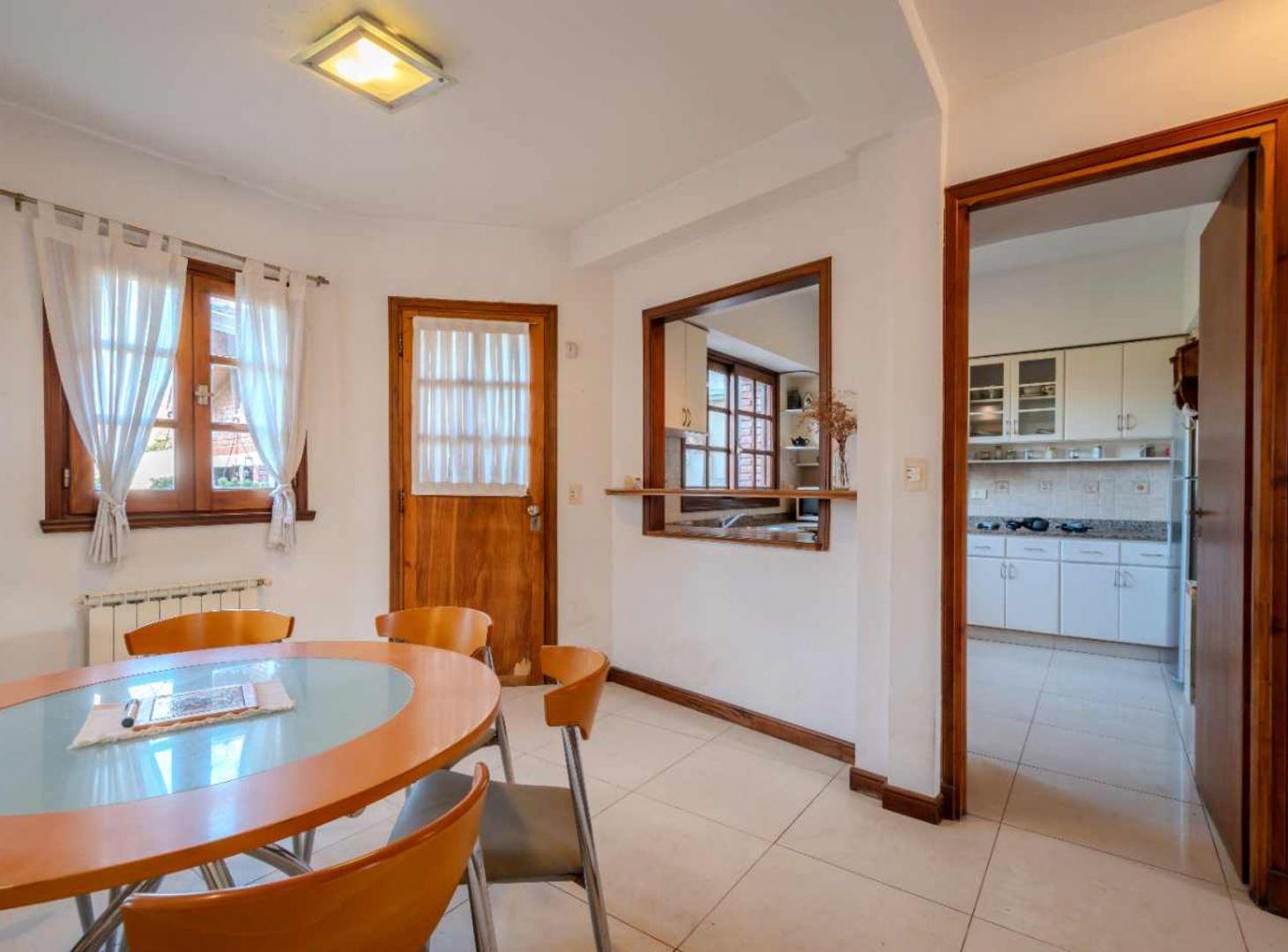 Foto de VENTA CASA 5 AMB. CON PARQUE/ LOS TRONCOS, imagen 4