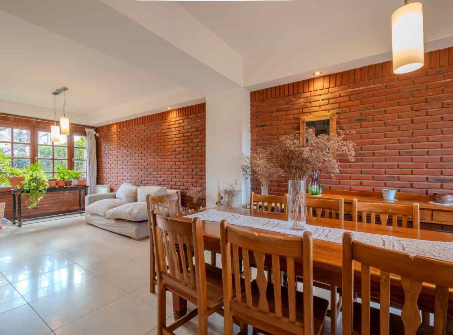 Foto de VENTA CASA 5 AMB. CON PARQUE/ LOS TRONCOS, imagen 3