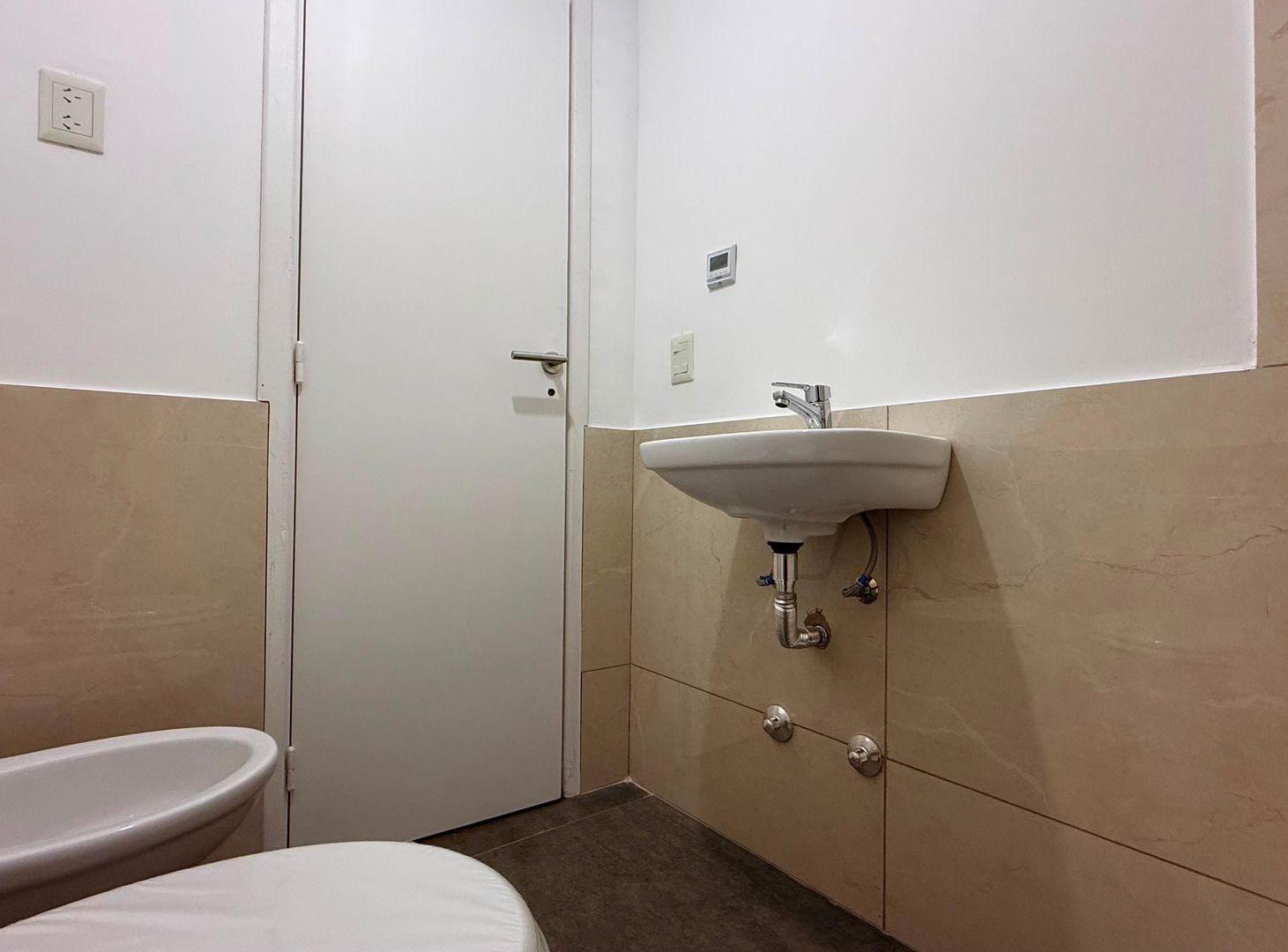 Foto de VENTA 2 AMBIENTES SEMIPISO LA PERLA A ESTRENAR, imagen 3
