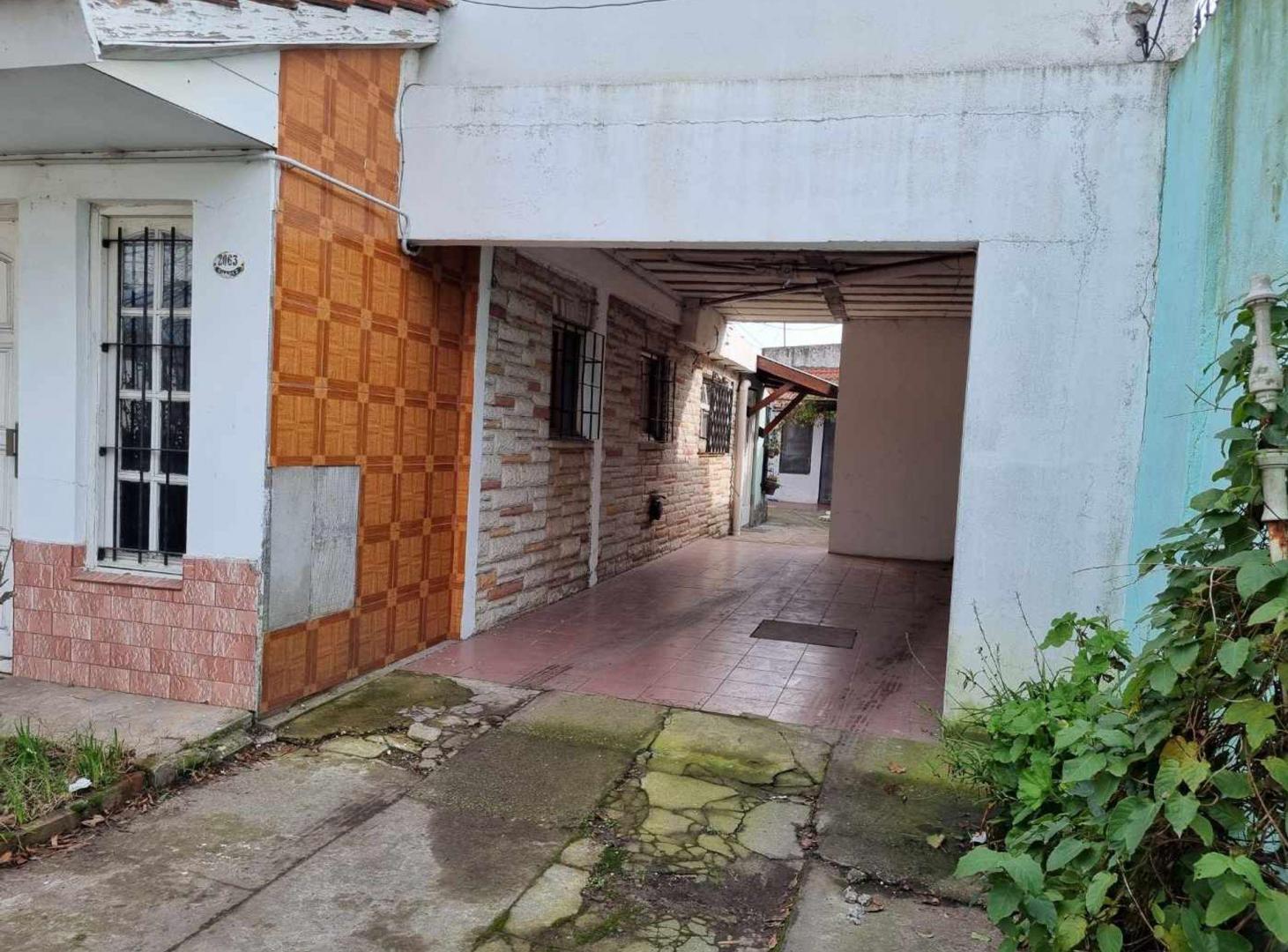 Foto de VENTA CASA EN BLOCK MAS TRES DEPARTAMENTOS, imagen 2