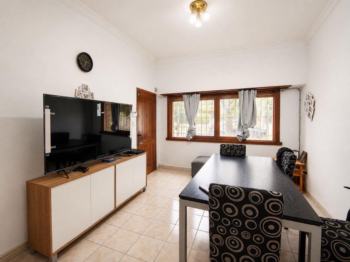 Foto de CASA EN VENTA 3 AMB, QUINCHO Y GARAGE DOBLE, imagen 1