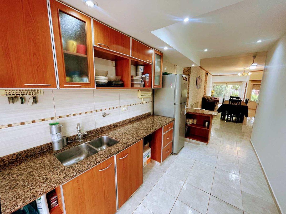 Foto de VENTA CASA 4 AMBIENTES MAS DEPARTAMENTO 2 AMB., imagen 2