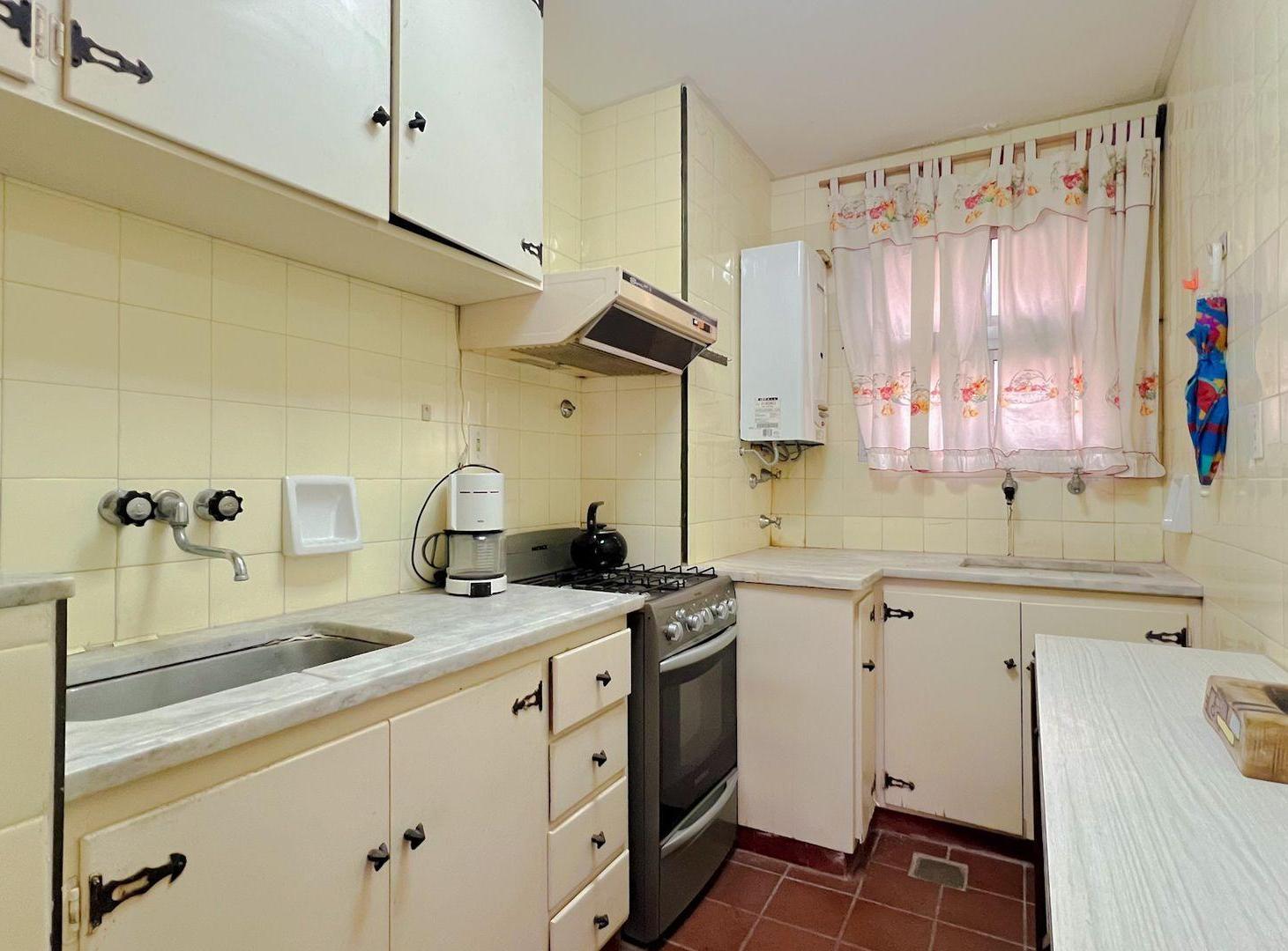 Foto de VENTA DEPTO 2 AMB FRENTE CON BALCON Y COCHERA, imagen 3