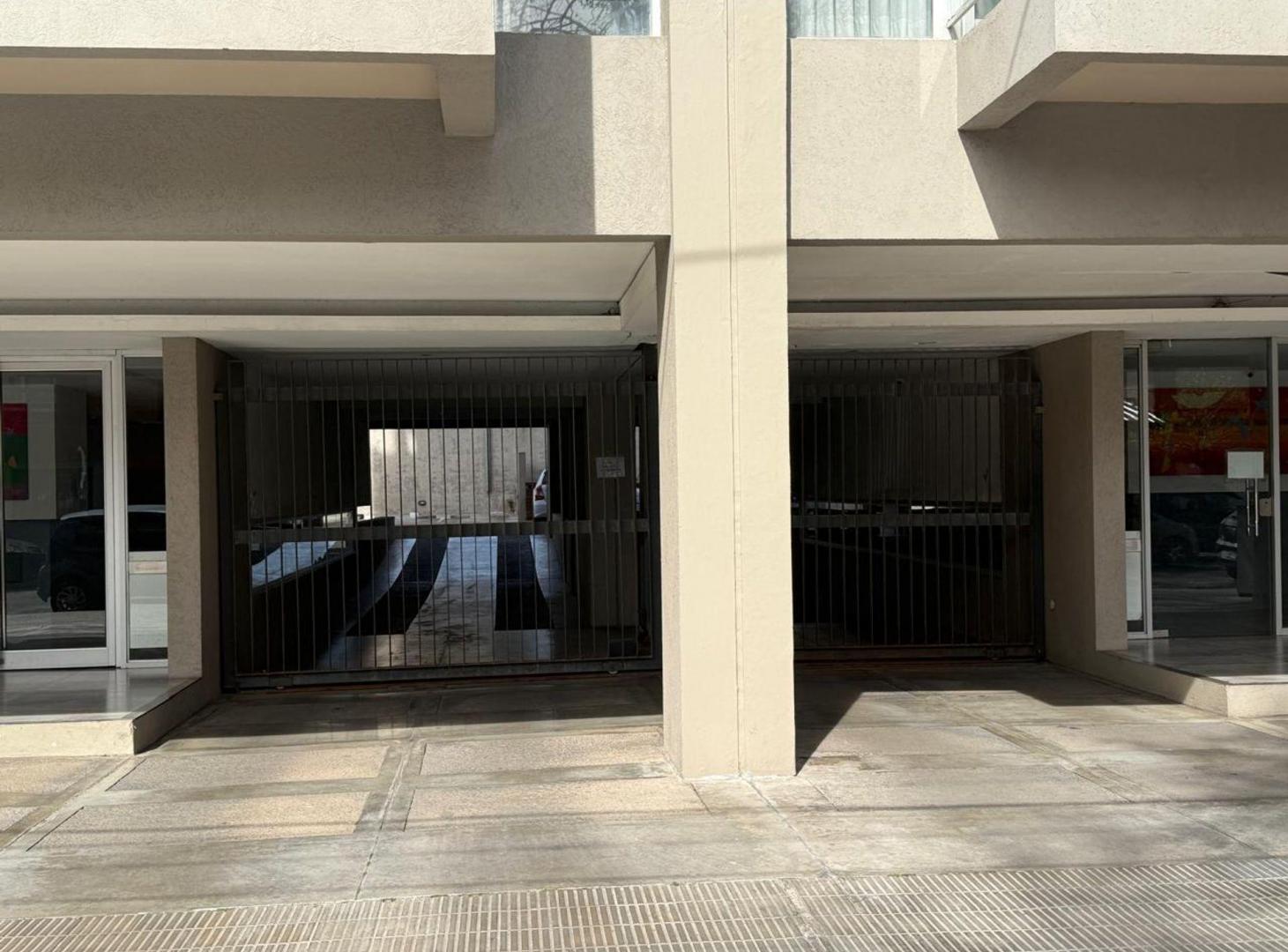 Foto de VENTA DE COCHERA "EDIFICIO LAS ALONDRAS" GUIDO 500, imagen 3