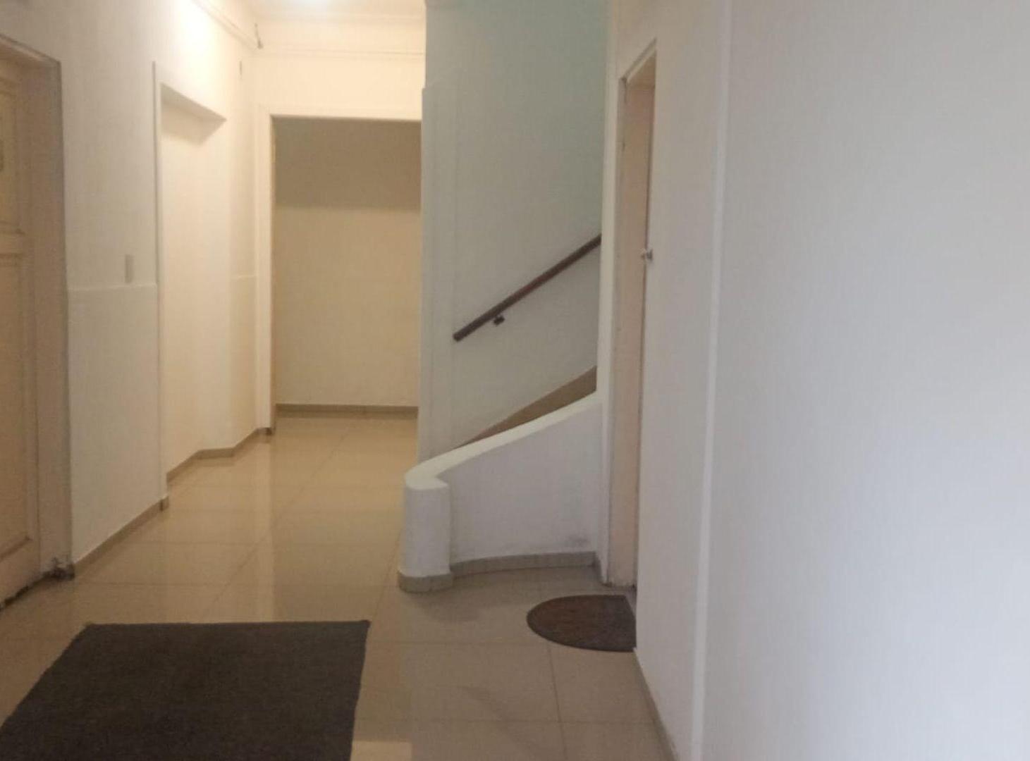 Foto de VENTA DEPARTAMENTO 2 AMBIENTES PLAZA MITRE, imagen 3