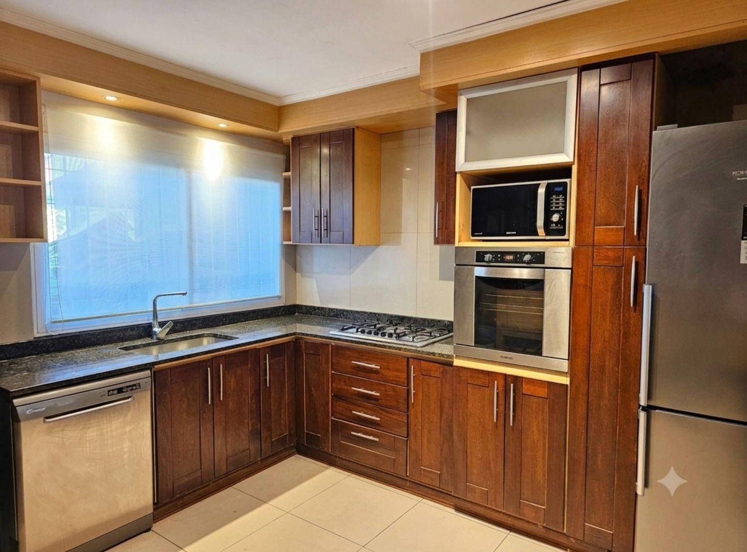 Foto de VENTA CASA 3 AMB COCHERA DOBLE LOTE 10X43 CAISAMAR, imagen 2
