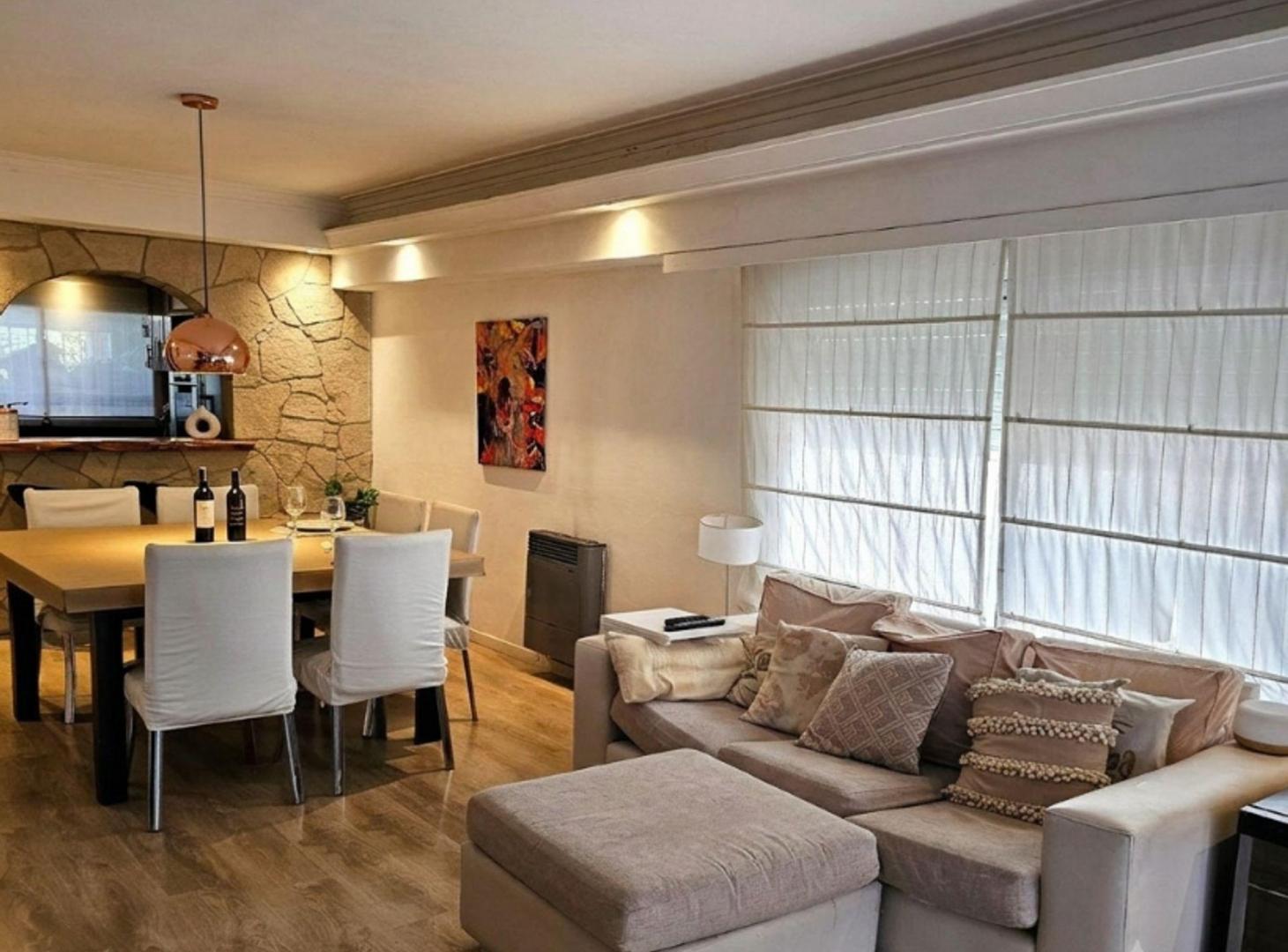 Foto de VENTA CASA 3 AMB COCHERA DOBLE LOTE 10X43 CAISAMAR, imagen 1
