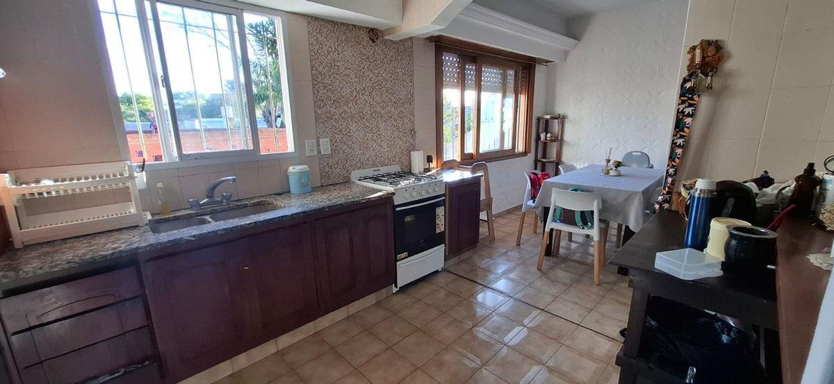 Foto de VENTA CASA MAS LOCAL MAS 3 DEPARTAMNTOS LOTE 450M2, imagen 4