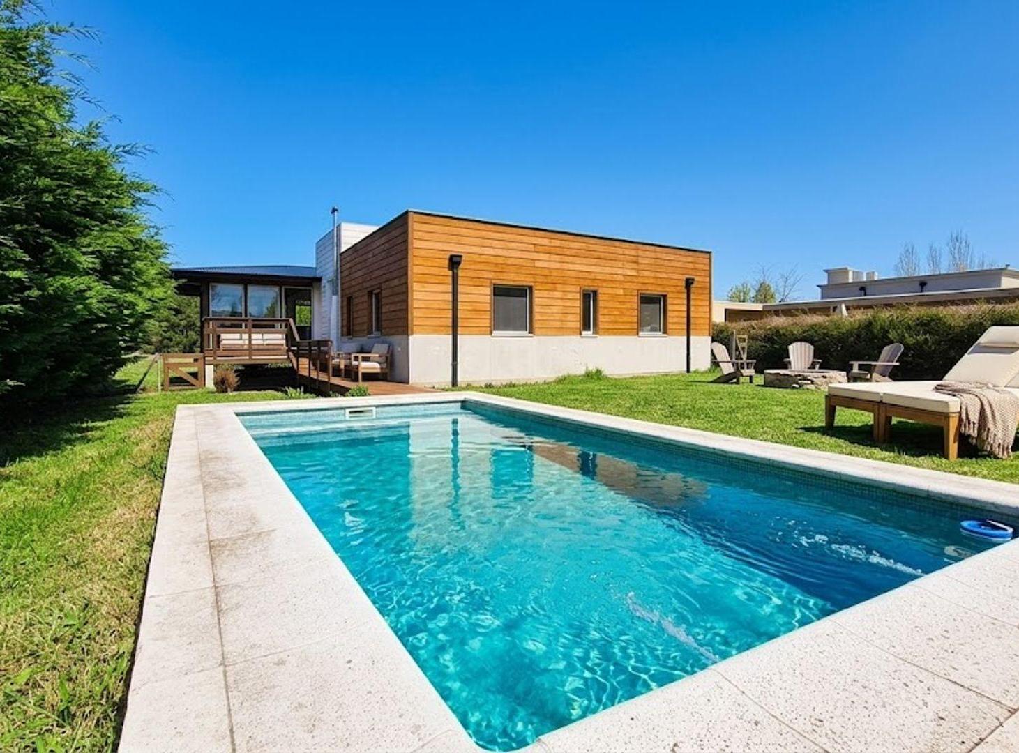 Foto de Venta casa 4 ambientes con pileta y parque Rumencó, imagen 4