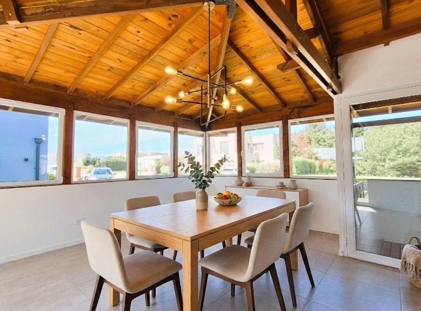 Foto de Venta casa 4 ambientes con pileta y parque Rumencó, imagen 1